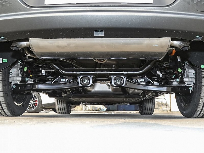 7-местный кроссовер Chery с расходом 1,3 л/100 км, запасом хода до 1200 км и 306 л.с.&nbsp; &mdash; всего 15 тыс. долларов. Стартовали предпродажи Chery Fulwin T9